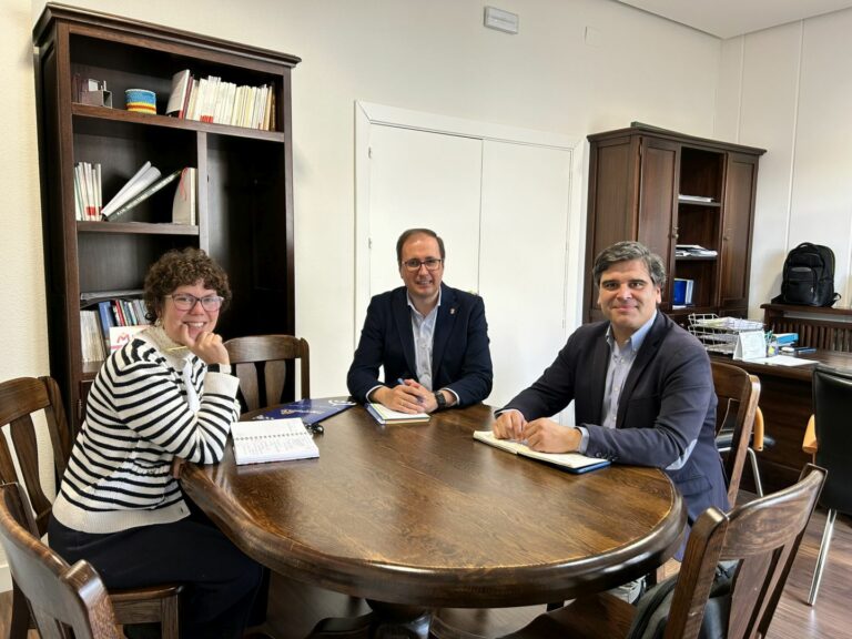 El Ayuntamiento de Miguelturra mantiene una reunión de trabajo con el gerente de RSU