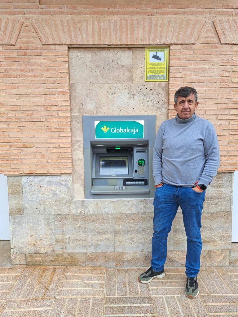 El Torno cuenta con su primer cajero bancario gracias a la colaboración entre el Ayuntamiento y Globalcaja