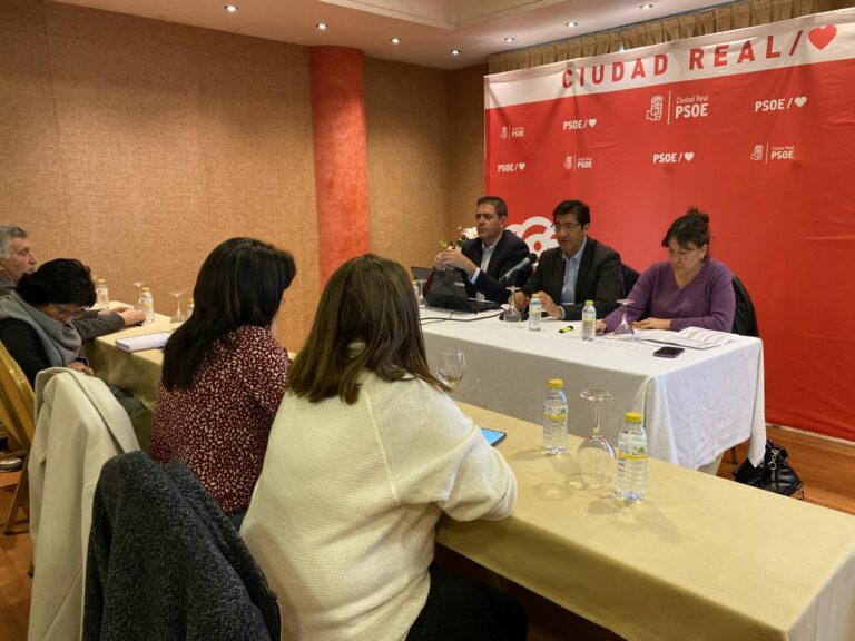 López: “El PSOE destaca las políticas inversoras del Gobierno regional frente a los copagos, el abandono y las mentiras de PP y Vox en la Diputación”