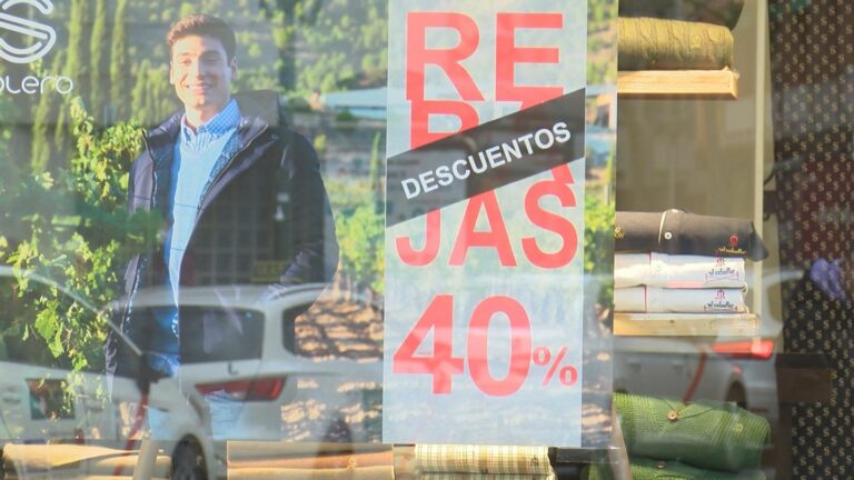 La OMIC recomienda informarse bien antes de realizar las compras en las rebajas
