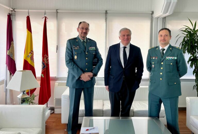 Cañizares se reúne con el coronel Juan Antonio Valle, jefe de la comandancia de la Guardia Civil de Ciudad Real