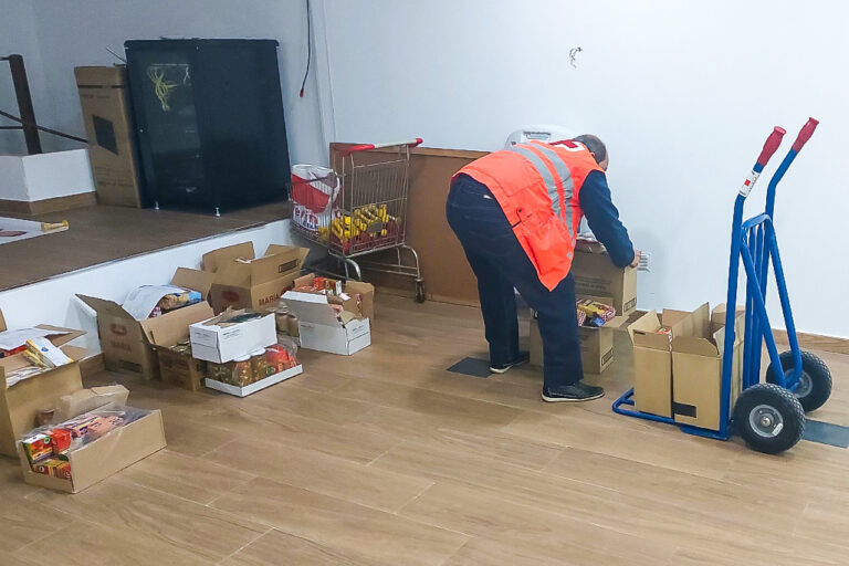Cruz Roja distribuyó 1.381 kilos de alimentos a familias vulnerables de Almodóvar durante 2023