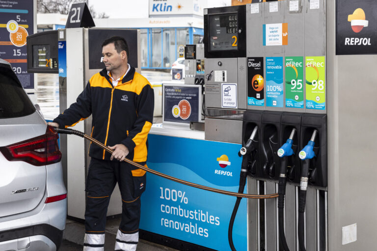 Repsol alcanzará las 28 estaciones de servicio con combustible renovable en Castilla-La Mancha a final de 2024