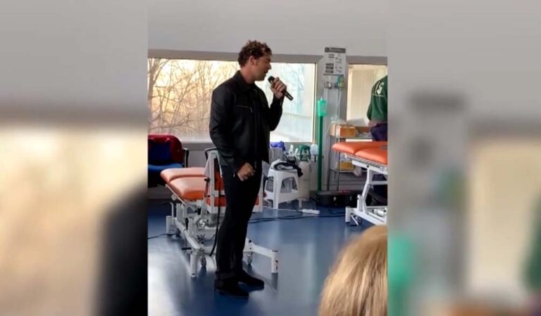 David Bisbal sorprende actuando en el Hospital de Parapléjicos de Toledo dónde estuvo ingresado su hermano