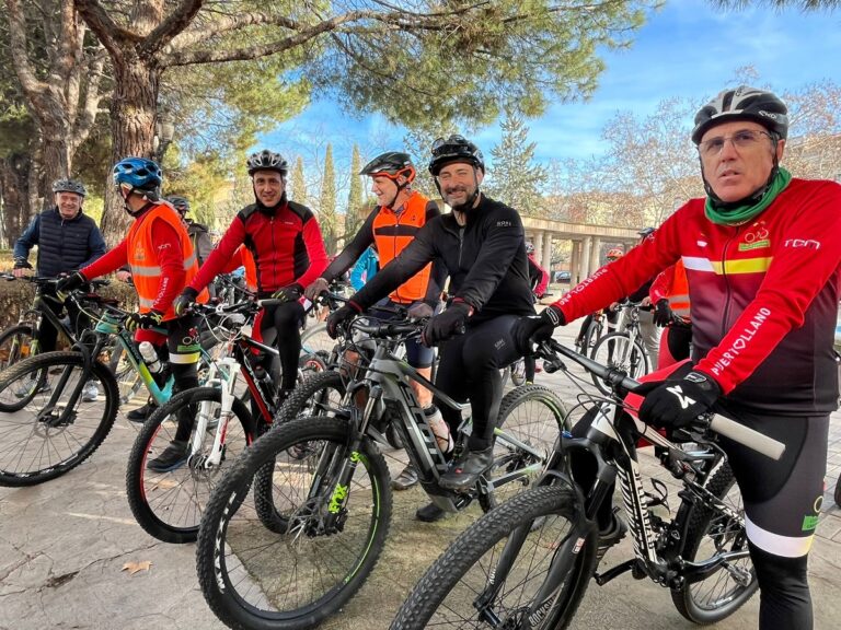 Puertollano: Caminos y Cañadas celebró su marcha ciclista, a la que se sumó el alcalde y parte del equipo de Gobierno