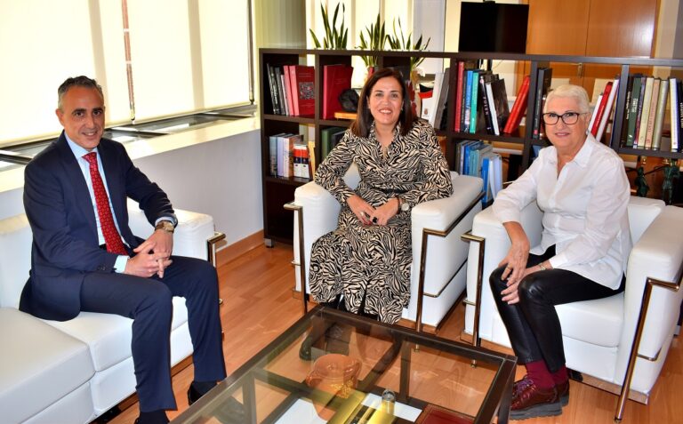 Puertollano reconoce el ejemplo de valentía y fortaleza de Cristina Mata tras recibir el premio «Ellas Cuentan»