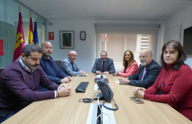 El Gobierno de Castilla-La Mancha pone en común con el Ejecutivo nacional los proyectos en materia de Protección Civil