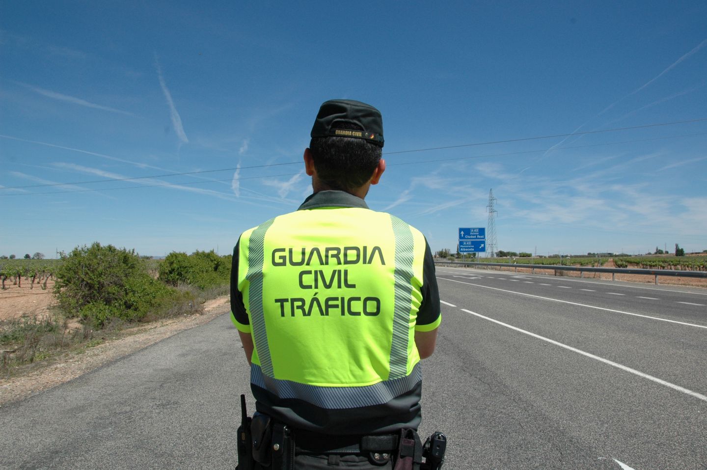 La Guardia Civil detiene al conductor de un camión por un delito de ...