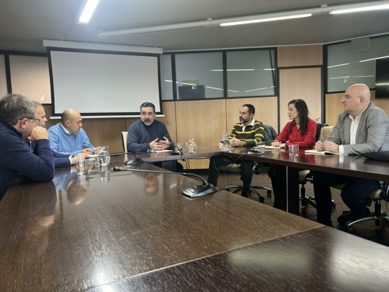 El Gobierno regional se interesa por la situación del sector de los productores de ganado porcino