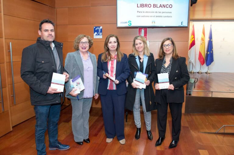 La Consejería de Sanidad y la Federación Autismo CLM presentan el ‘Libro Blanco para la atención de personas con autismo en el ámbito sanitario’