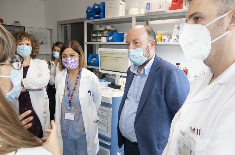 El Gobierno de Castilla-La Mancha valora el papel de los farmacéuticos para mejorar la atención y la seguridad en las plantas de hospitalización 