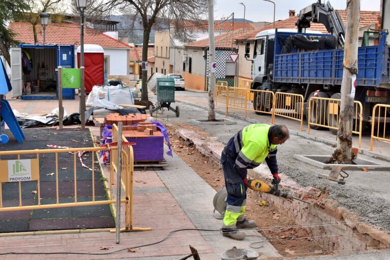 Puertollano: Comienzan las obras de mejora de accesibilidad de la plaza Donantes de Sangre en el Abulagar
