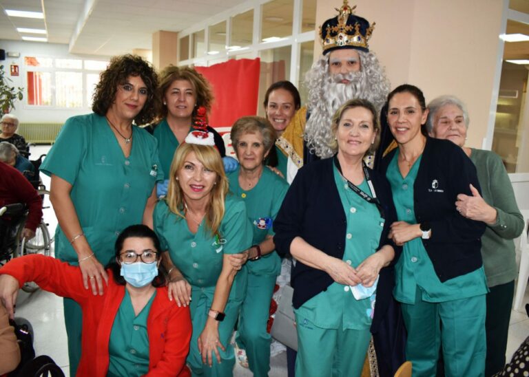 Puertollano: Melchor, Gaspar y Baltasar llevan cariño y magia a las Residencias de Mayores
