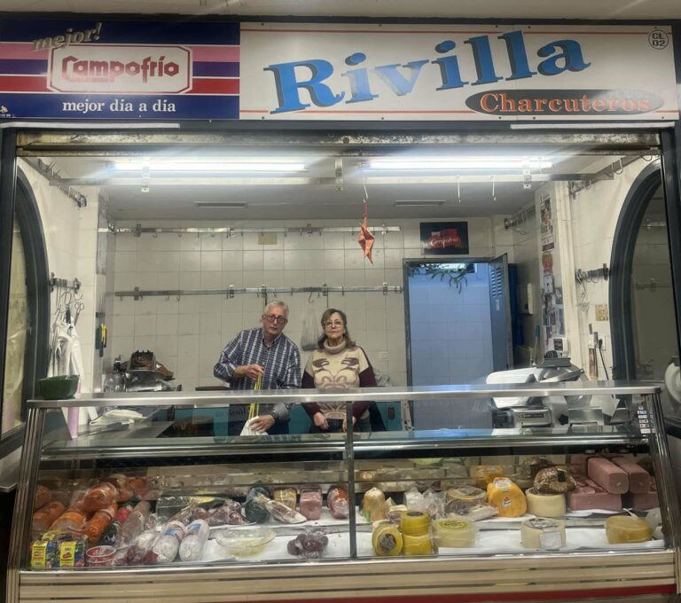Puertollano: Charcuteros Rivilla se despide por jubilación