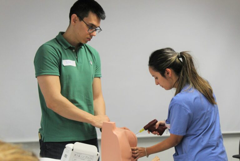 Una quincena de especialistas y residentes de Anestesiología participan en el hospital de Ciudad Real en un curso de soporte vital avanzado