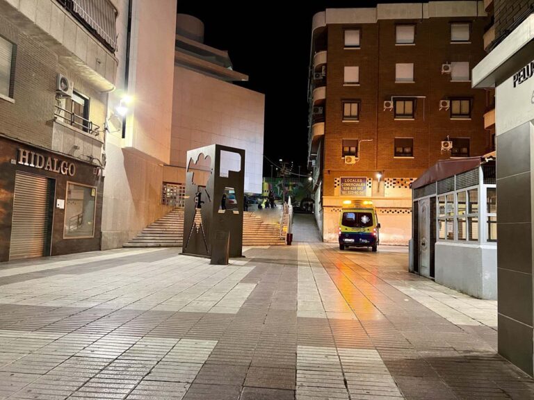Puertollano: Fallece un hombre frente al auditorio municipal Pedro Almodóvar