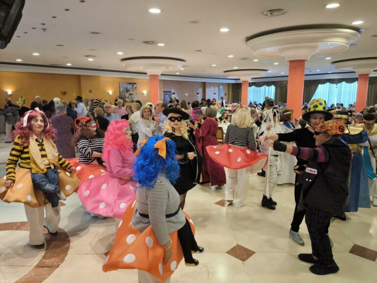 Cerca de 800 personas mayores participan en los bailes del Carnaval de Ciudad Real