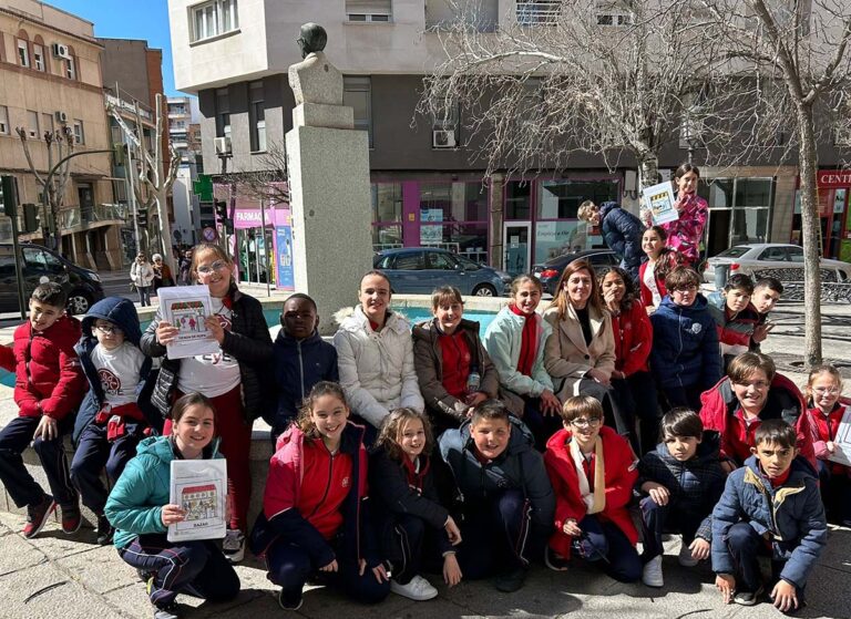 El alumnado del Colegio San José de Puertollano sale a la calle para implicar a la ciudad en su proyecto de aprendizaje “Comunica-TEA”