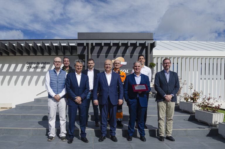 Repsol Puertollano otorga su premio de Seguridad 2023 a la empresa Siemsa Industria