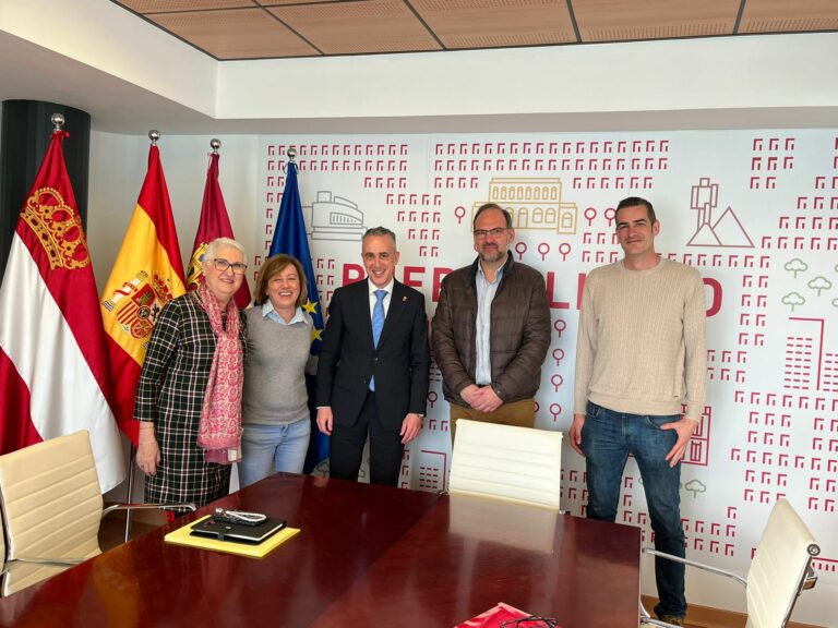 CCOO aborda con el alcalde de Puertollano la problemática de la gestión externalizada de la Ayuda a Domicilio