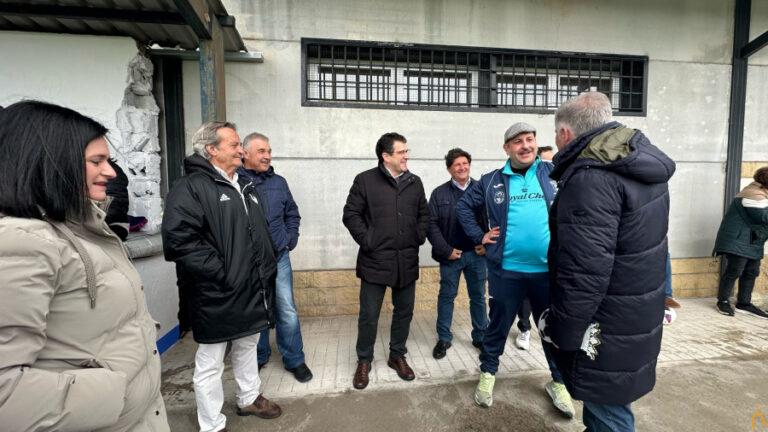 Miguel Ángel Valverde inaugura el nuevo campo de fútbol de Picón