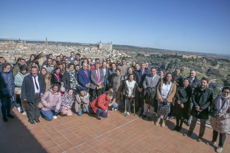 Cerca del 60 por ciento de los participantes en los programas duales de Formación Profesional en el Ámbito Laboral encuentra empleo en el siguiente año