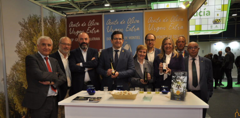 Valverde apuesta por la promoción del aceite de oliva porque genera valor añadido y eleva la renta de nuestros agricultores