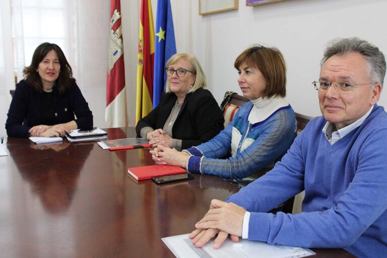 Blanca Fernández resalta el trabajo de colaboración con Cruz Roja encaminado a la protección de las personas vulnerables de Ciudad Real