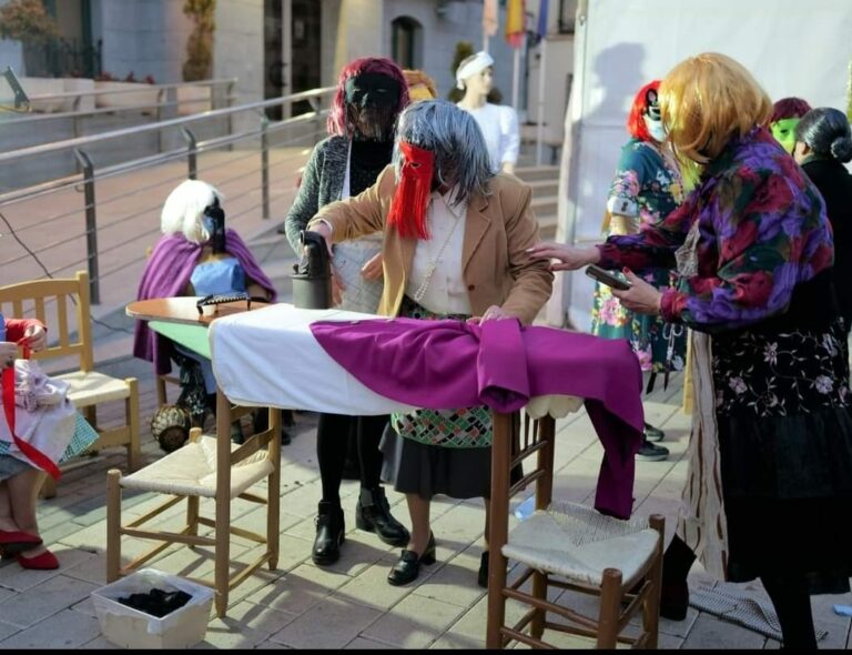 El manteo de los Peleles de Jueves Lardero da inicio al Carnaval de Calzada de Calatrava