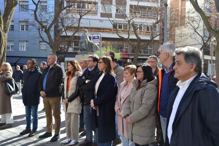 El PP, en el minuto de silencio en homenaje a los guardias civiles asesinados en Barbate
