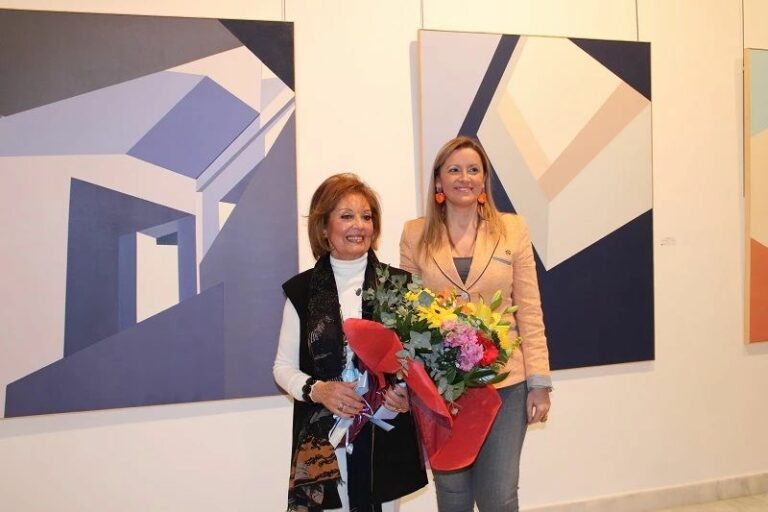 La Confianza acoge la exposición de la artista valdepeñera Isabel López