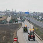Más de 600 tractores logran cortar en los cuatro sentidos la intersección de la A-4 y la A-43 a la altura de Manzanares