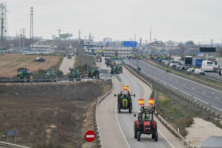 Patronal y asociaciones agrarias cortarán cuatro autovías de Castilla-La Mancha este miércoles
