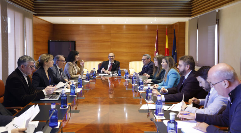 Política agraria, competitividad empresarial y simplificación administrativa centrarán pleno de las Cortes este jueves