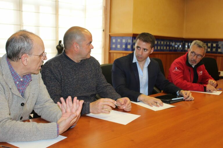 El Gobierno regional estrecha lazos para que el evento internacional de motocross sea “un éxito turístico y económico” para el Campo de Montiel