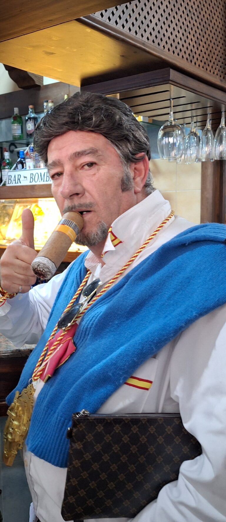 Puertollano: Parada y Fonda de los pijos de Vaya Trola en el Bar El Bomba