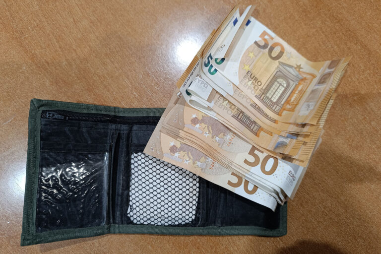 Un vecino de Argamasilla de Alba devuelve una cartera con 860 euros