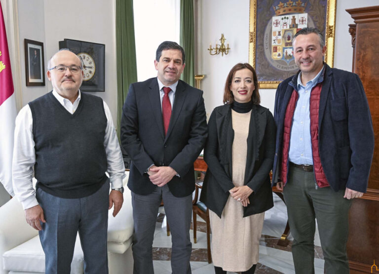 Valverde le traslada a UGT que la Diputación de Ciudad Real dará solución al déficit estructural de personal