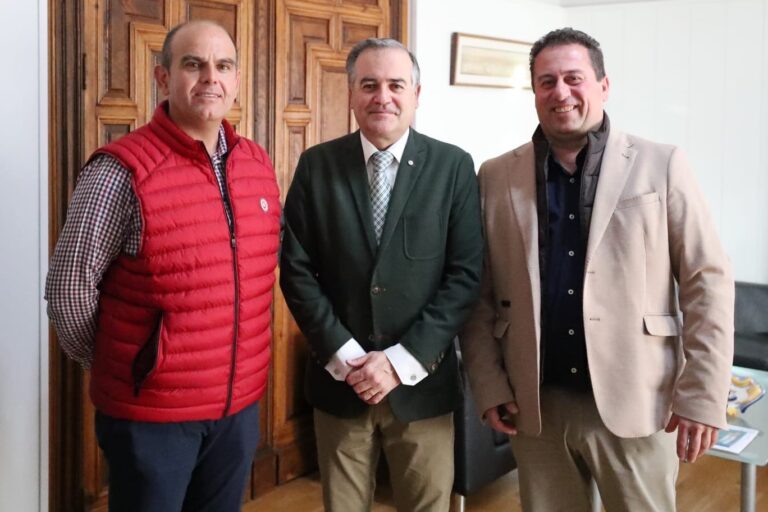 El alcalde de Porzuna continúa luchando por la equiparación de las plazas subvencionadas de las residencias