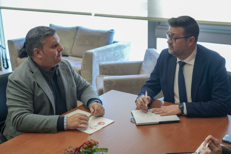 El Gobierno regional y UGT valoran el alto grado de cumplimiento del pacto para la recuperación de derechos del profesorado 