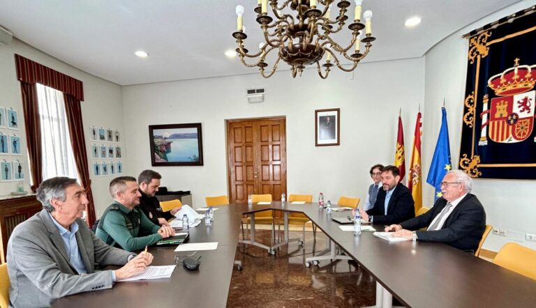 El subdelegado del Gobierno de España en Ciudad Real ha presidido la reunión de coordinación del “Plan Director para la Convivencia y Mejora de la Seguridad en los Centros Educativos y sus Entornos”
