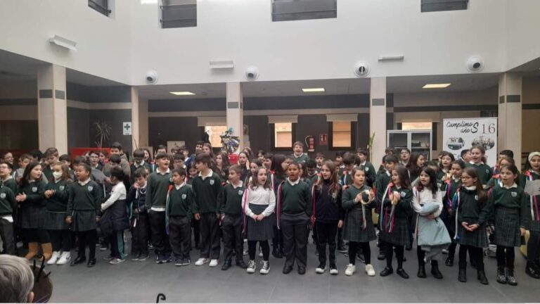 La tuna del CE Santa Bárbara de Puertollano celebra el Día de San Valentín