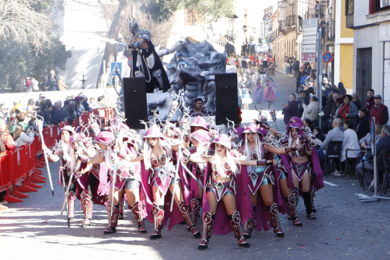 ‘Sueños del Arte’ conquista desde Puertollano el gran desfile de carnaval en Almodóvar del Campo