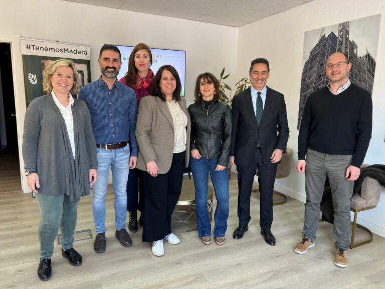 El Gobierno regional destaca el valor de la madera como estrategia para la reducción de la huella de carbono
