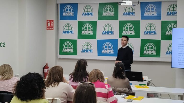 ANPE Ciudad Real celebra con éxito la jornada «Matemáticas manipulativas con geoplano»