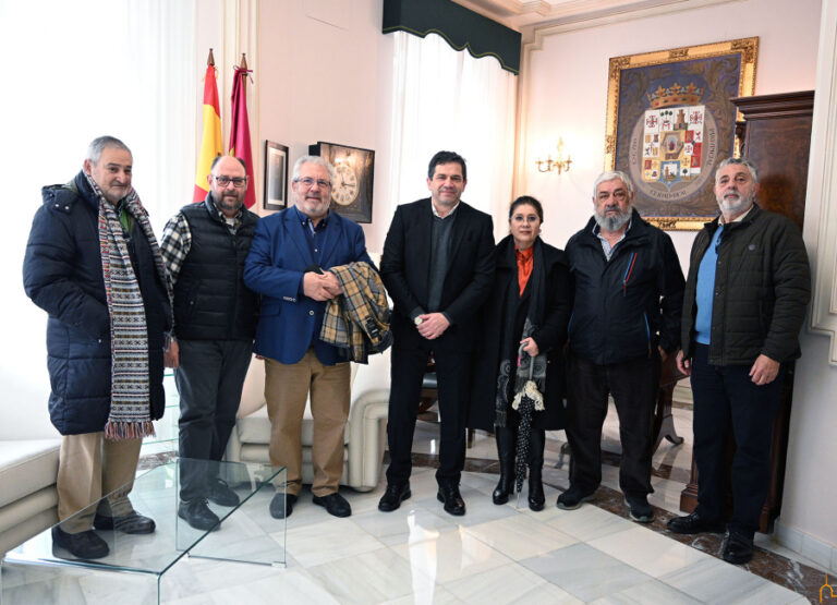 El Club de Amigos San Juan de Ávila pide la colaboración a Valverde para la celebración de un encuentro tras el 50 aniversario de la parroquia
