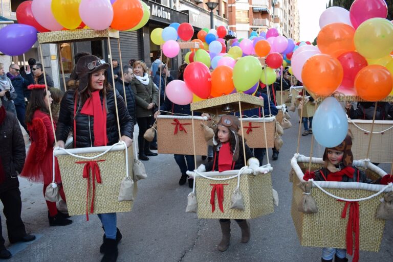 Puertollano: 2.000 personas participarán este sábado en el desfile de grupos y carrozas