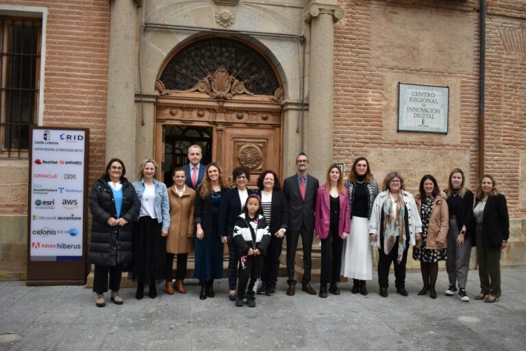 El Gobierno de Castilla-La Mancha apuesta por la tecnología como elemento de integración e incorporación de la mujer al mundo STEM