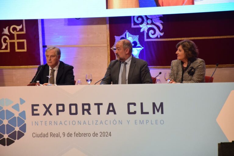 La tercera promoción de alumnos de Becas de Internacionalización aborda su salida para hacer prácticas en el exterior y el Ejecutivo prepara ya la cuarta convocatoria