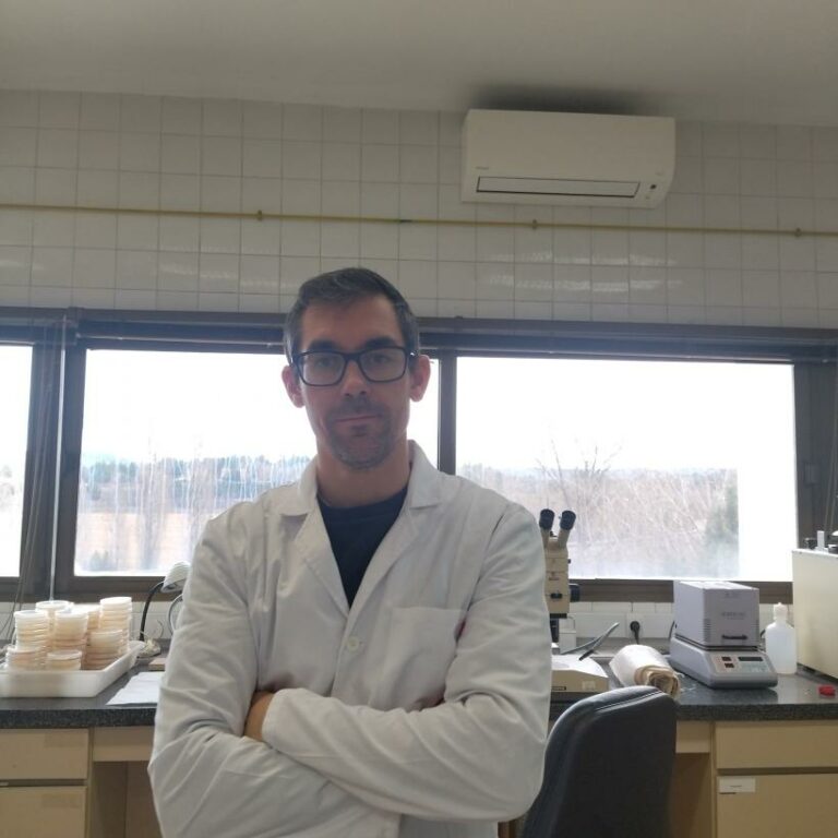 El Gobierno regional destina 180.000 euros a dos investigaciones sobre la salud de las abejas y valorización de subproductos de aromáticas